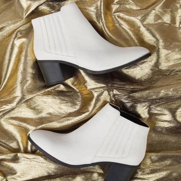 🚨LAST PAIR!!//The Winter// White Moto Boots - Picture 8 of 8